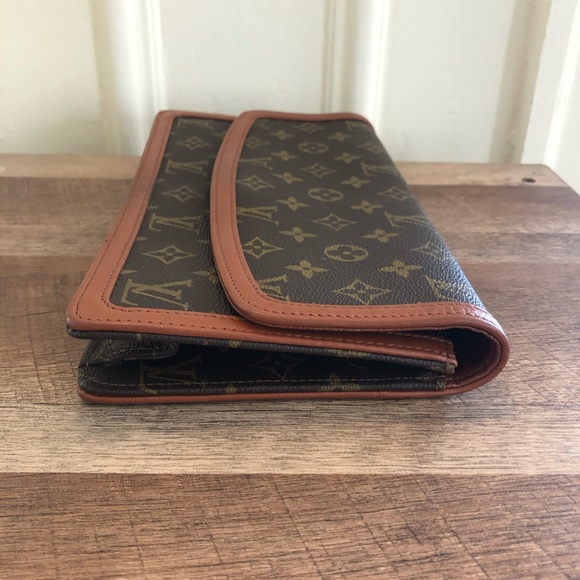 Louis Vuitton authentic monogram pochette clutch - Picture 3 of 8